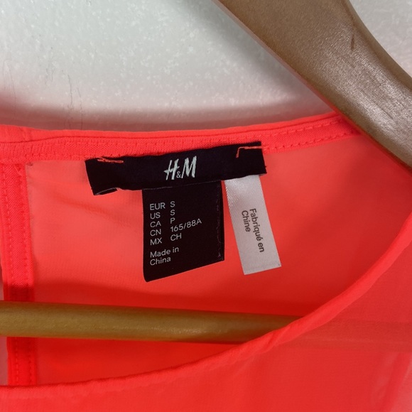 ✨3/$25✨ H&M Neon Pink Tank Top - S - Picture 5 of 7